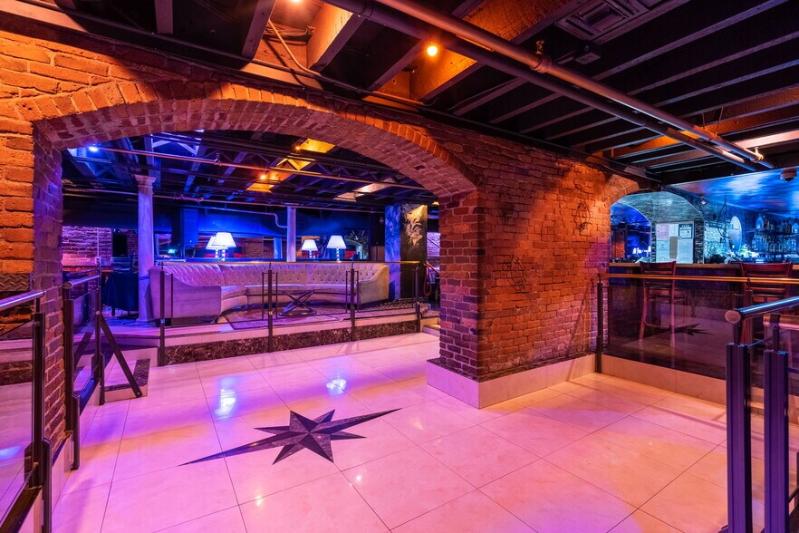 More Photos Of 910 2nd St, Sacramento Bar For Sale