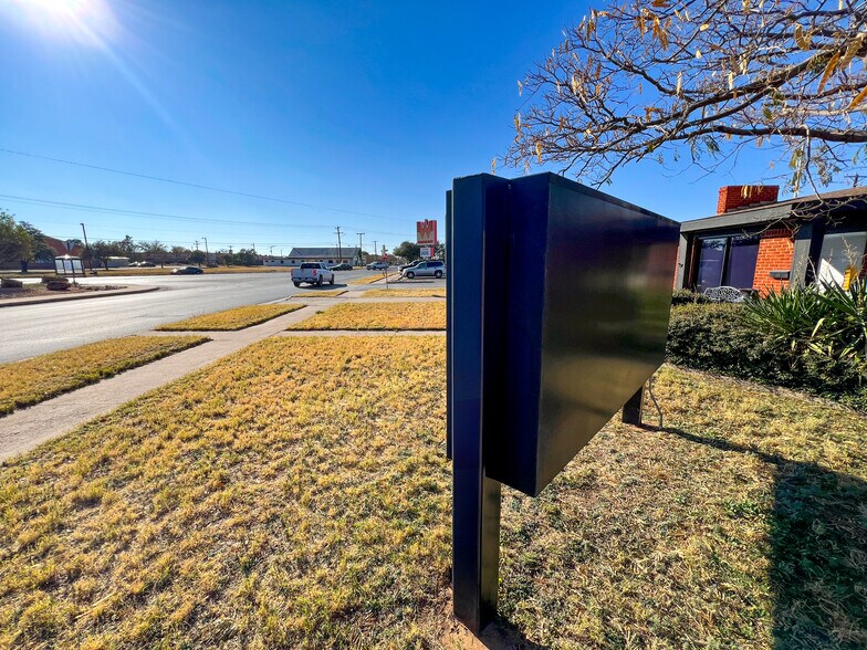 More Photos Of 2604 W Kansas Ave, Midland Loft Creative Space For Sale