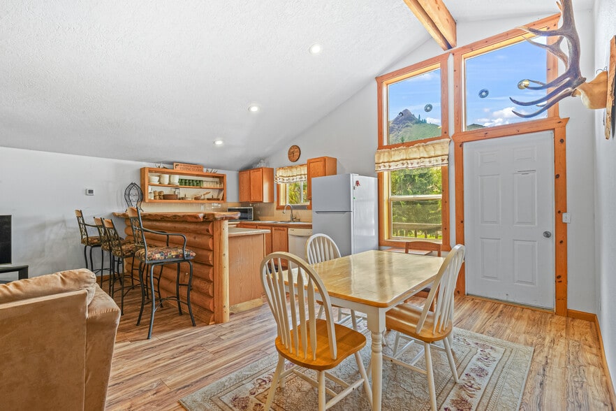 More Photos Of 302 Berger St, Riggins Apartments For Sale