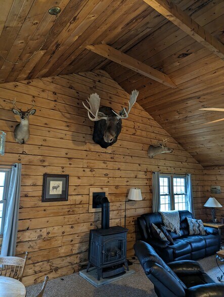 More Photos Of 32600 N State Route 44, Slate Run Hotel For Sale