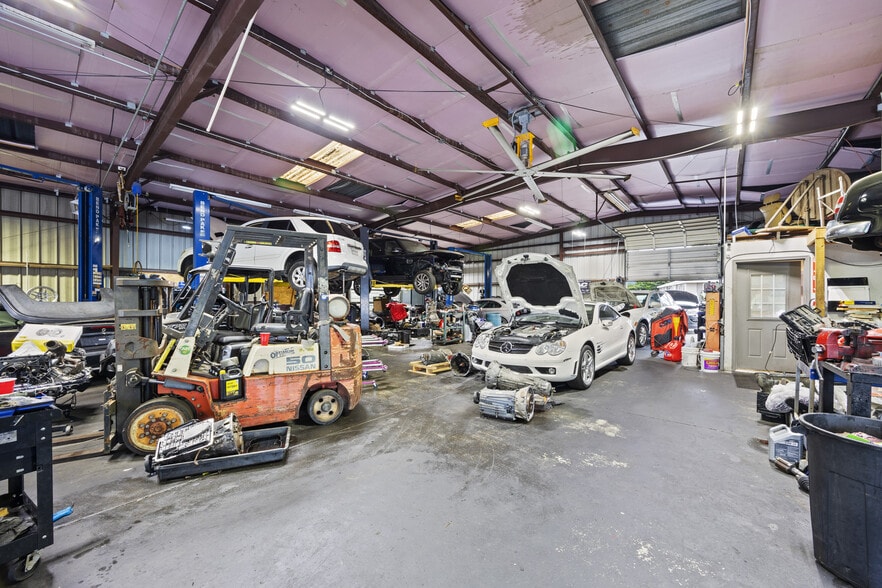 More Photos Of 1821 Augusta Rd, West Columbia Auto Repair For Sale