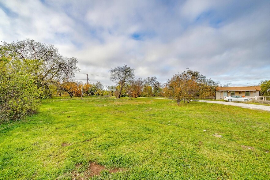 More Photos Of 1101 E Main St, Crowley Land For Sale