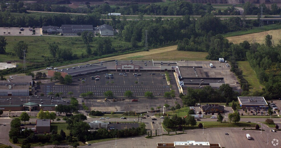 More Photos Of 22263-22323 Eureka, Taylor Unknown For Lease