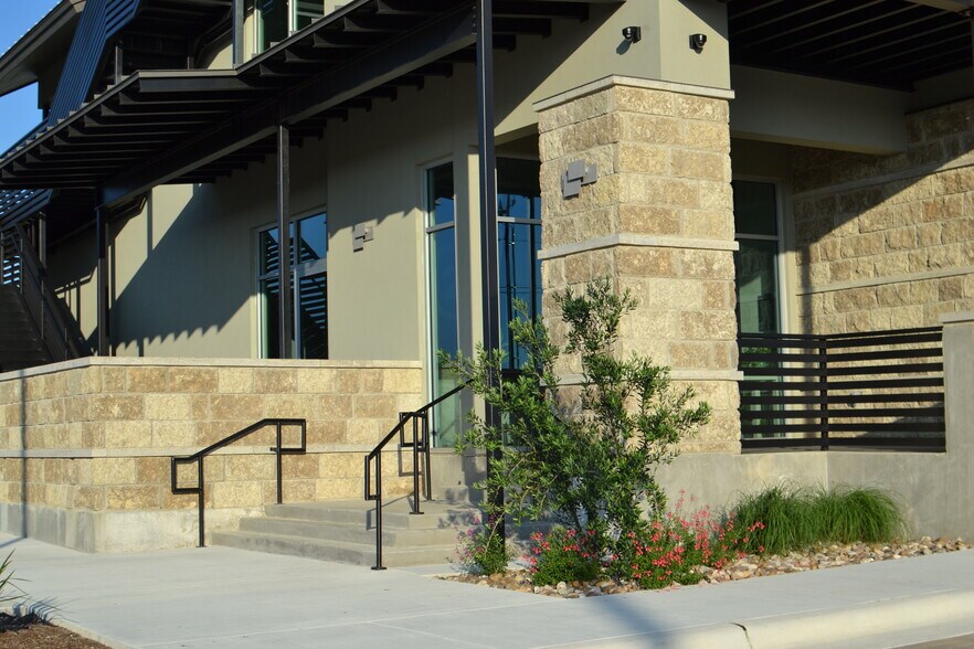 More Photos Of 330 Wonder World Dr, San Marcos Loft Creative Space For Sale