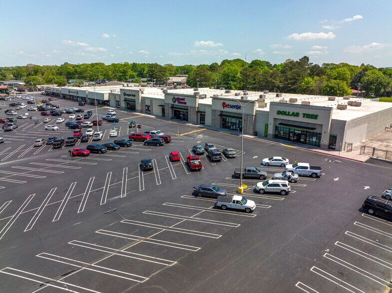 More Photos Of 122 Wc Bryant Pky, Calhoun Storefront For Lease