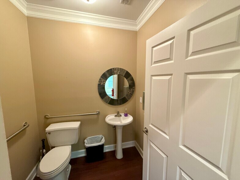 More Photos Of 500 Sun Valley Dr, Roswell Office For Sale