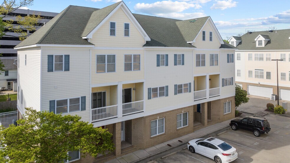 More Photos Of 2007 Baltic Ave, Virginia Beach Apartments For Sale