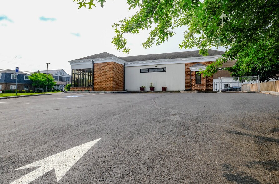 More Photos Of 123 E 6th St, Front Royal Office For Lease