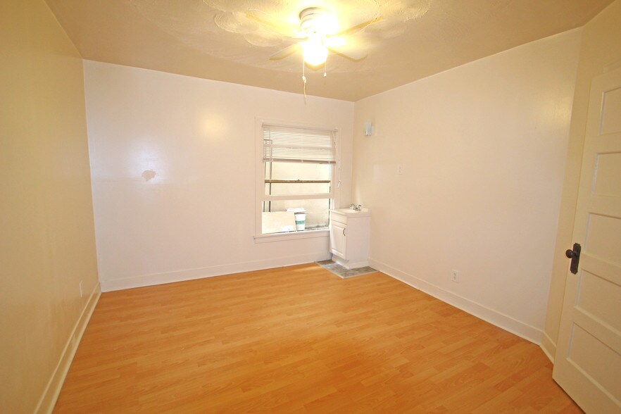 More Photos Of 401-419 W Main St, Alhambra Storefront Retail Residential For Lease