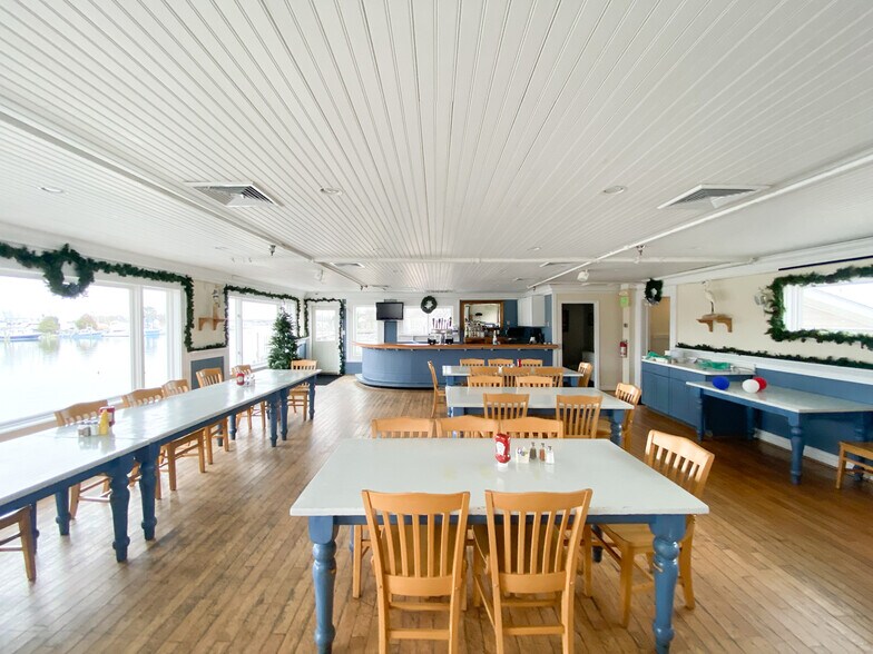 More Photos Of 14442 Solomons Island Rd, Solomons Restaurant For Lease