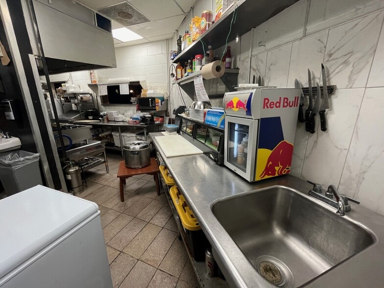 More Photos Of 621 N Fort Wayne Ave, Indianapolis Restaurant For Sale