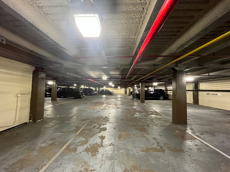 More Photos Of 29 Barstow Rd, Great Neck Medical For Lease