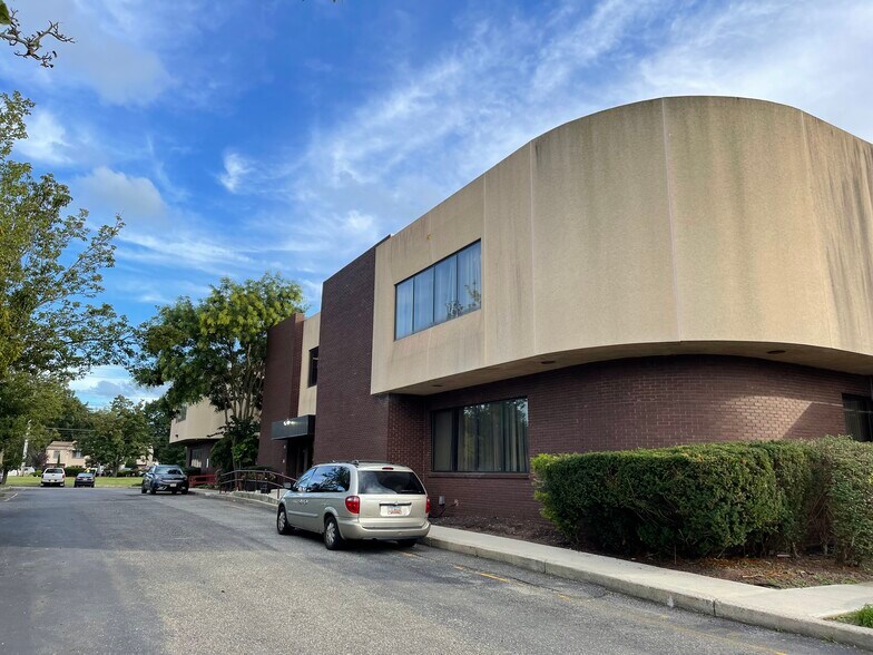 More Photos Of 1553 State Route 27, Somerset Medical For Sale