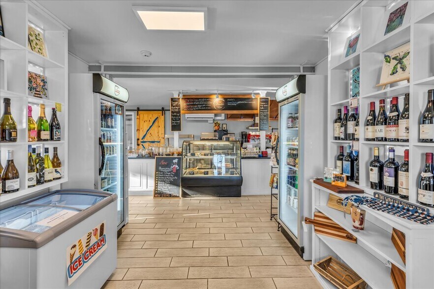 More Photos Of 357 W Main St, Searsport Freestanding For Sale