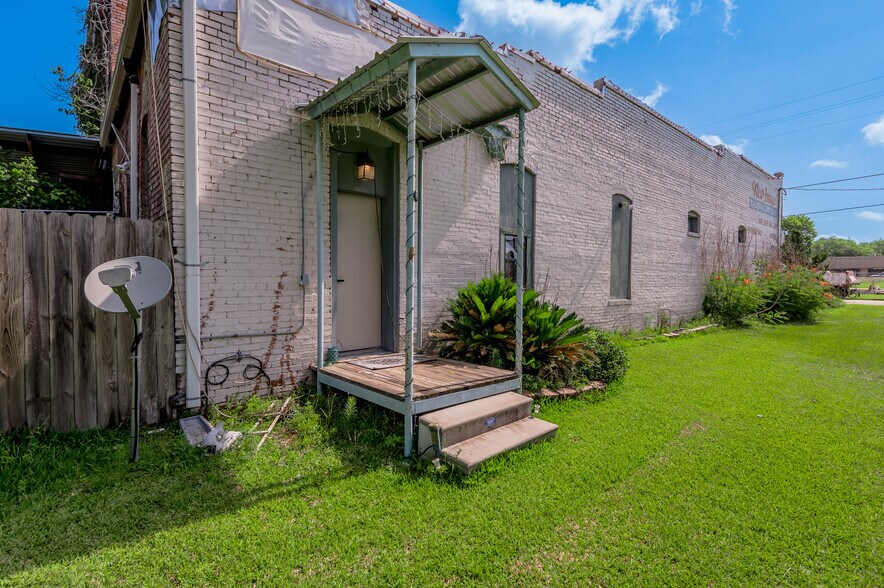 More Photos Of 131 Commerce st, Lovelady General Retail For Sale