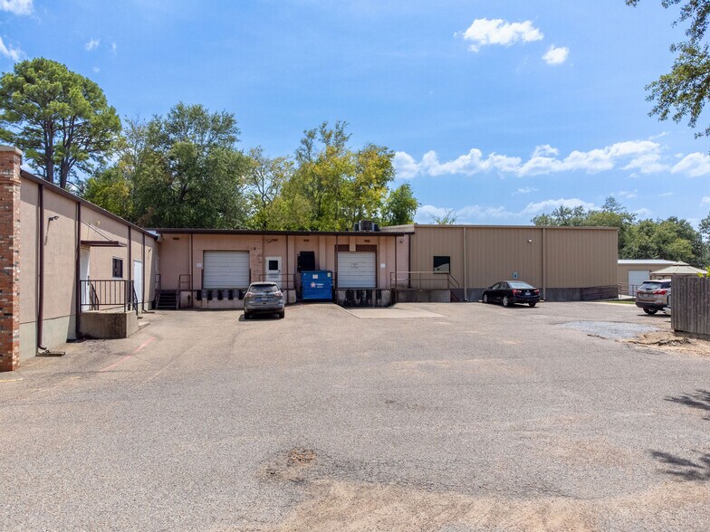 More Photos Of 611 S Mobberly Ave, Longview Flex For Sale