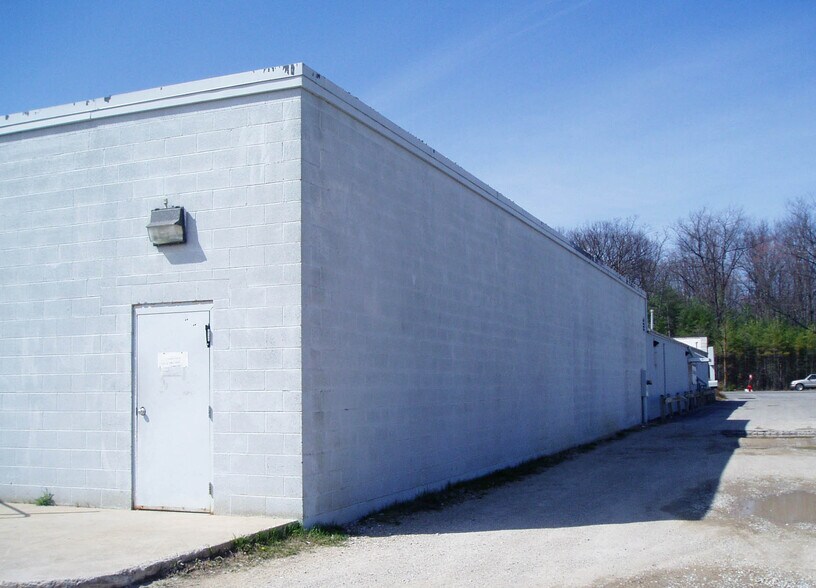 More Photos Of 345 S Airport Rd, Traverse City Warehouse For Lease