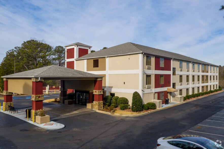 Primary Photo Of 842 Thompson St, Gardendale Hotel For Sale