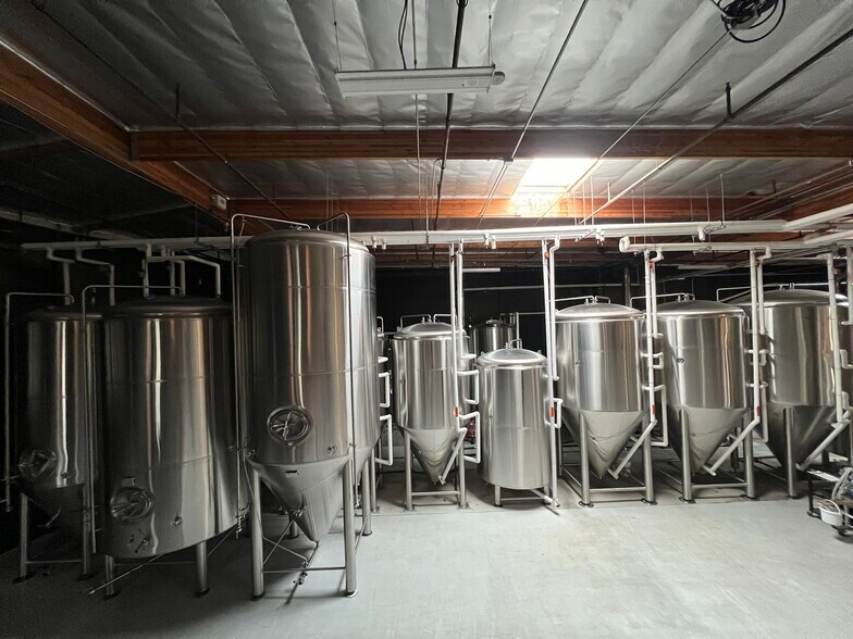 More Photos Of 2550 Jason Ct, Oceanside Manufacturing For Lease