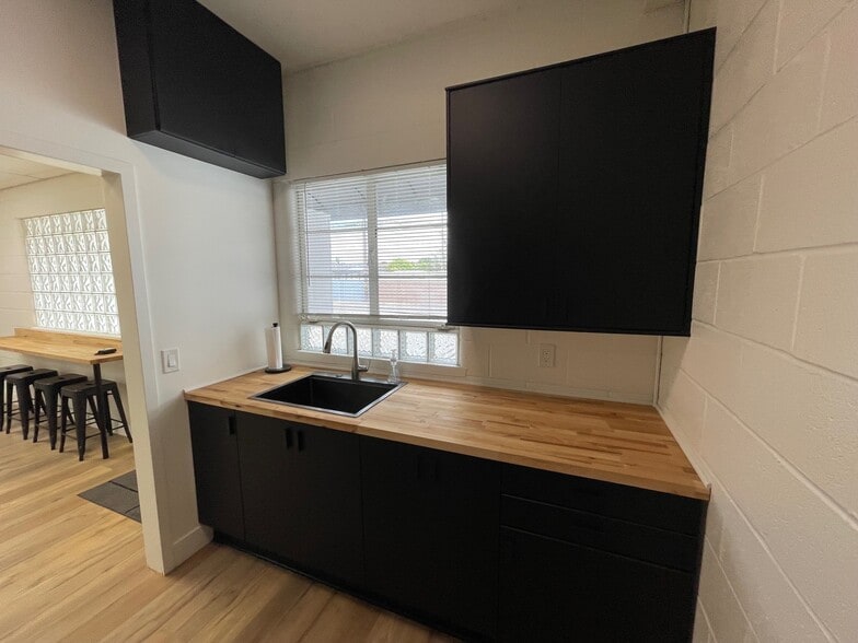 More Photos Of 3212-3214 W Burbank Blvd, Burbank Office For Sale