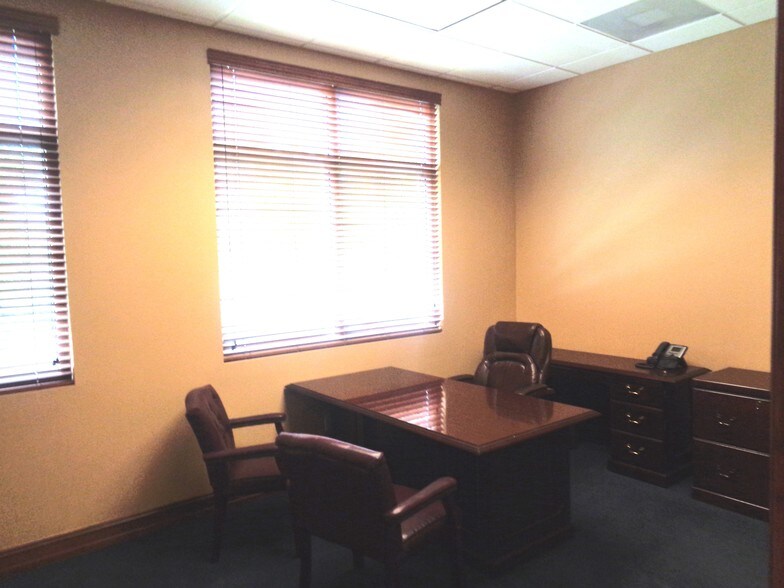 More Photos Of 1391 Sawgrass Corporate Pky, Sunrise Office For Sale