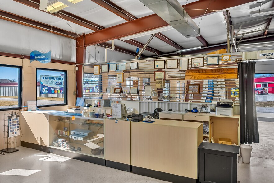 More Photos Of 1932 Bealer Dr, Marion General Retail For Sale