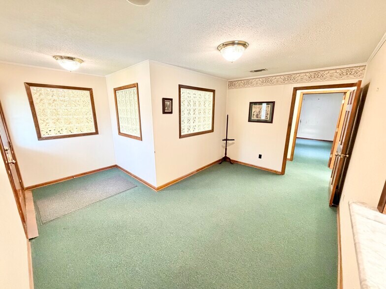 More Photos Of 105 N Hickory St, Aberdeen Flex For Sale