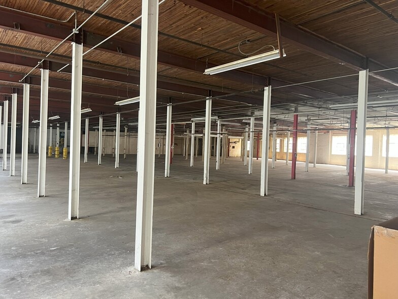 More Photos Of 315 Elizabeth St NW, Lenoir Manufacturing For Sale