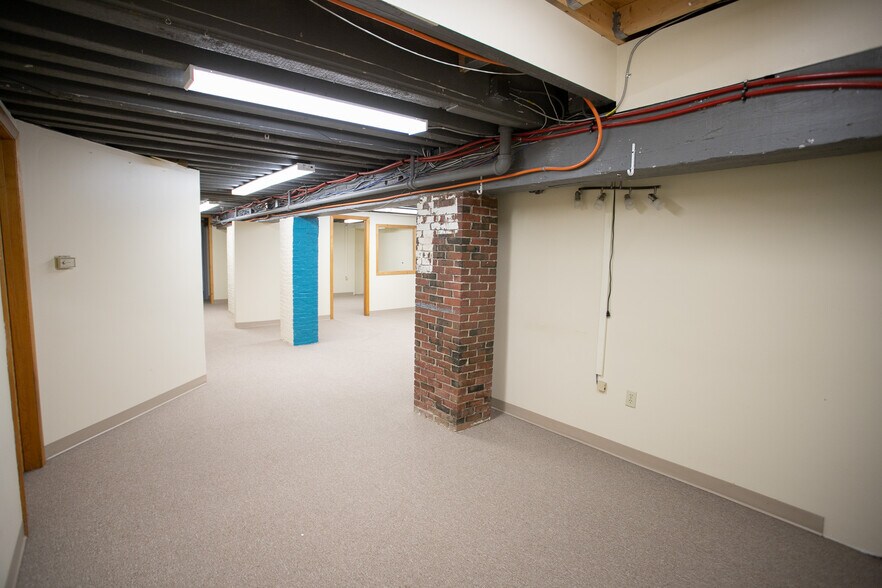 More Photos Of 105 Main St, Bangor Apartments For Lease