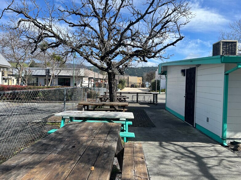 More Photos Of 117 S Cloverdale Blvd, Cloverdale Restaurant For Lease