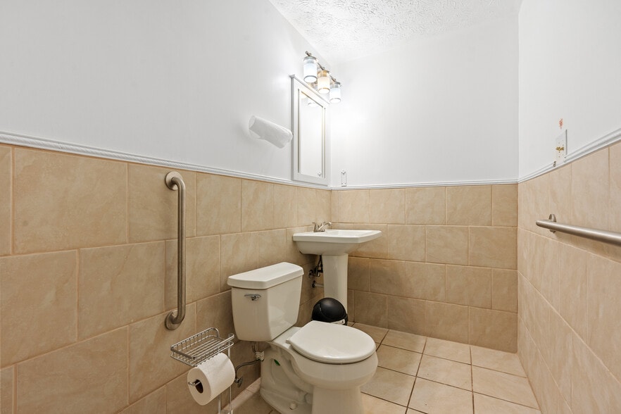 More Photos Of 2179 Miamisburg Centerville Rd, Dayton Office For Sale