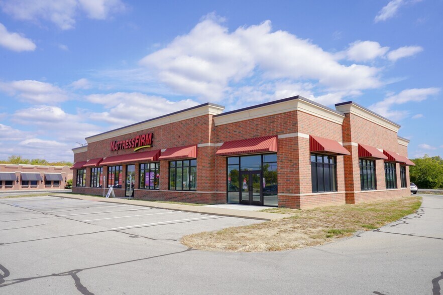 Primary Photo Of 4810 N Clinton St, Fort Wayne Storefront For Lease