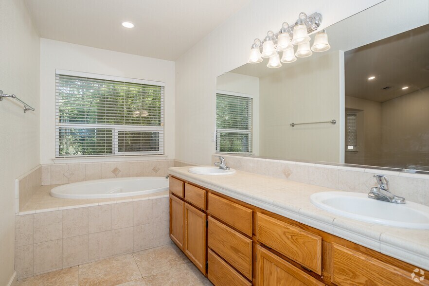 More Photos Of 22615 Silverlode Rd, Palo Cedro Flex For Lease