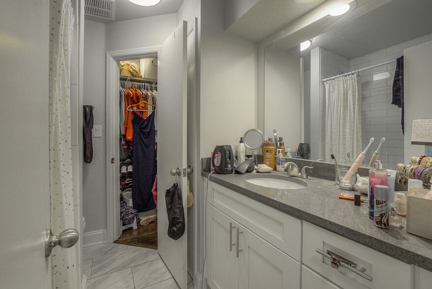 More Photos Of 7504 Wyoming St, Kansas City Apartments For Sale
