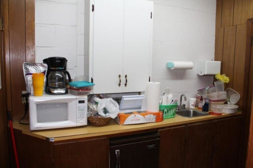 More Photos Of 208 N Main St, Fitzgerald Industrial For Sale