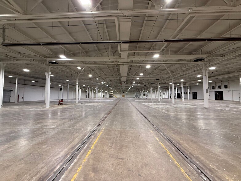 More Photos Of 1007-1011 W Butler St, Philadelphia Distribution For Sale