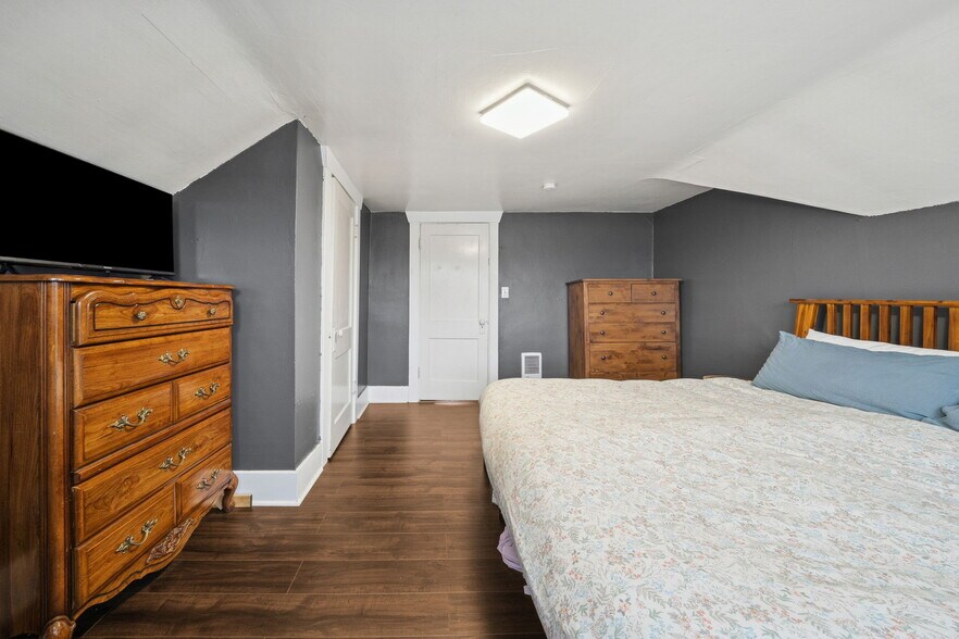 More Photos Of 413 2nd St NE, Puyallup Office For Sale