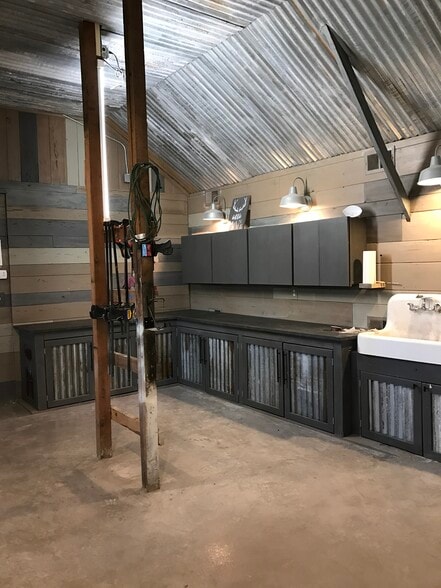 More Photos Of 204 Country Commons Rd, Trout Valley Specialty For Sale