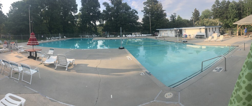 More Photos Of 1617 Shaver St, High Point Sports And Entertainment For Sale