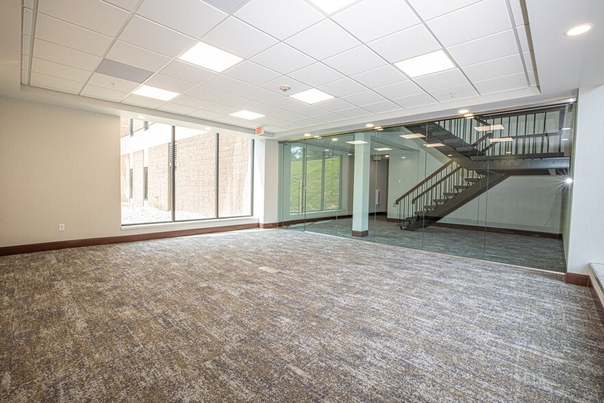 More Photos Of 6712 Brooklawn Pky, Syracuse Office For Lease