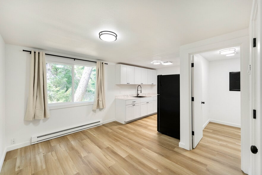 More Photos Of 324 Ackerman Ave, Coos Bay Apartments For Sale