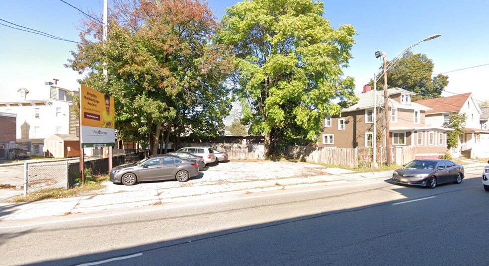 More Photos Of 400-404 Maple St, Poughkeepsie Warehouse For Sale