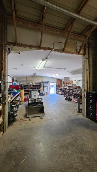 More Photos Of 69 Sunflower Rd, Colorado Springs Warehouse For Lease