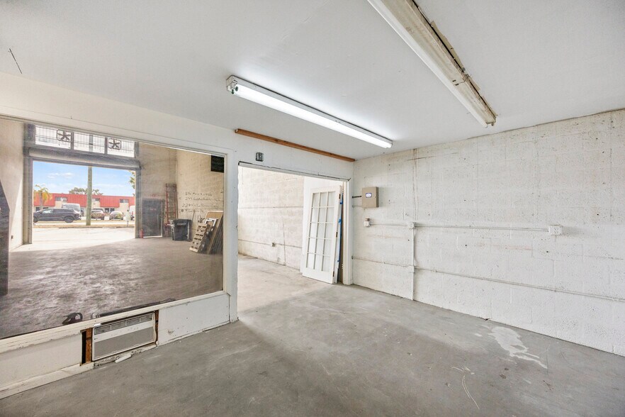 More Photos Of 1209 Gateway Rdg, Lake Park Warehouse For Sale