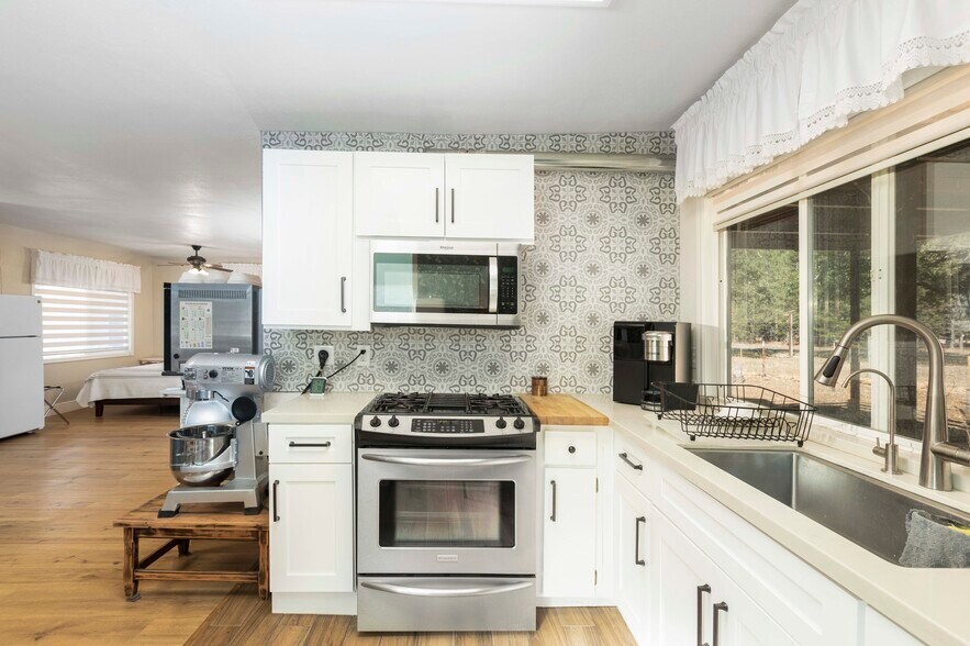 More Photos Of 18248 Redwood Hwy, Selma Apartments For Sale