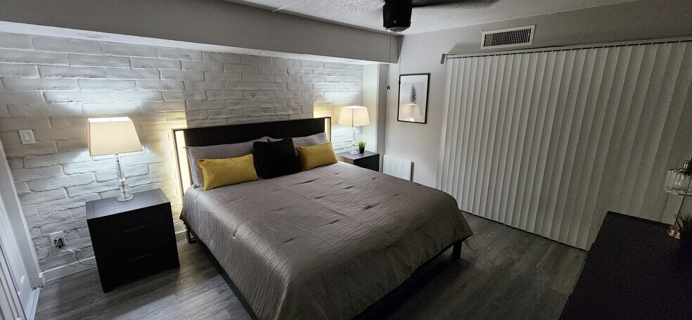 More Photos Of 425 W Paseo Redondo, Tucson Apartments For Sale