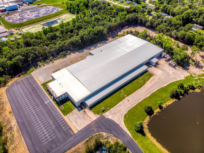 More Photos Of 1402 E Veterans Memorial Pky, Warrenton Manufacturing For Sale