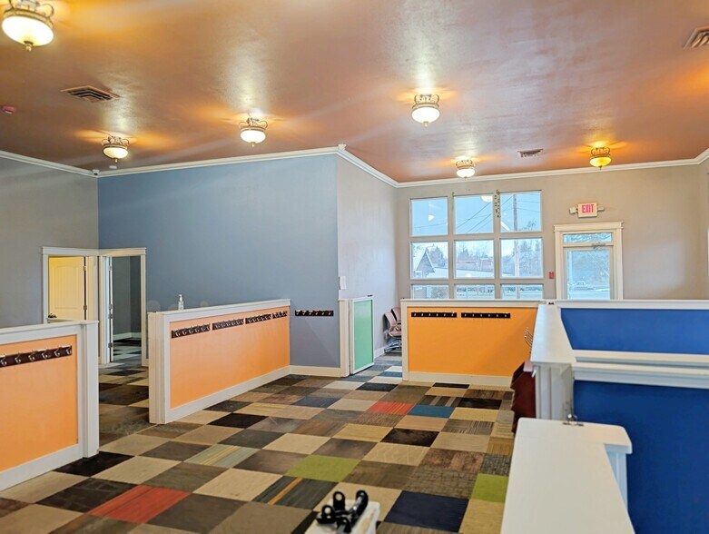 More Photos Of 30736 Highway 200, Ponderay Storefront Retail Office For Lease