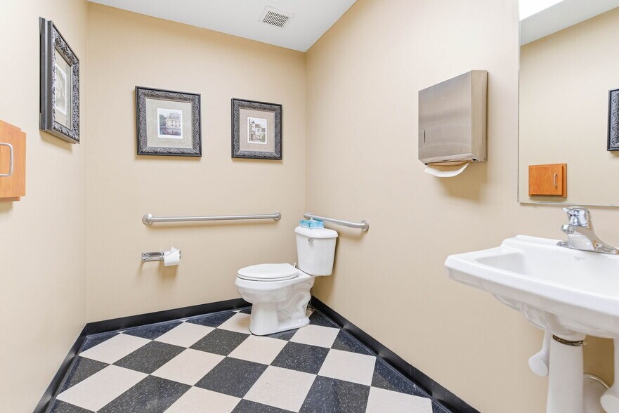 More Photos Of 3208 College Dr, Louisville Office For Sale