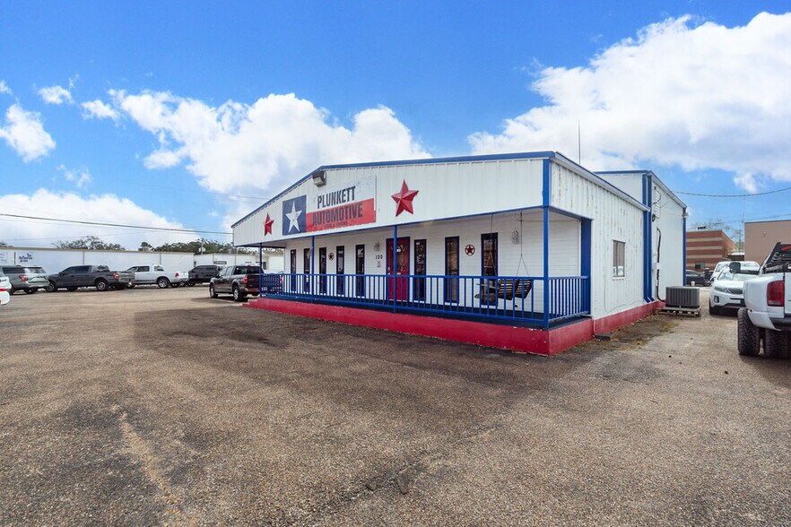 More Photos Of 120 E Mulberry St, Angleton Auto Dealership For Lease